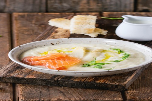 Aspergesoep met gerookte zalm