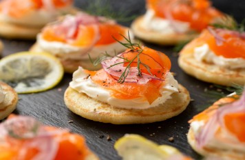 Blini's met gerookte zalm