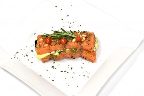 Zalmrollade gevuld met spinazie en gorgonzola